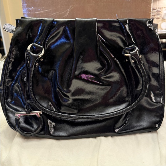 Salvatore Ferragamo Gancini Black Shoulder Bag with Glossy Finish - Picture 1 of 13